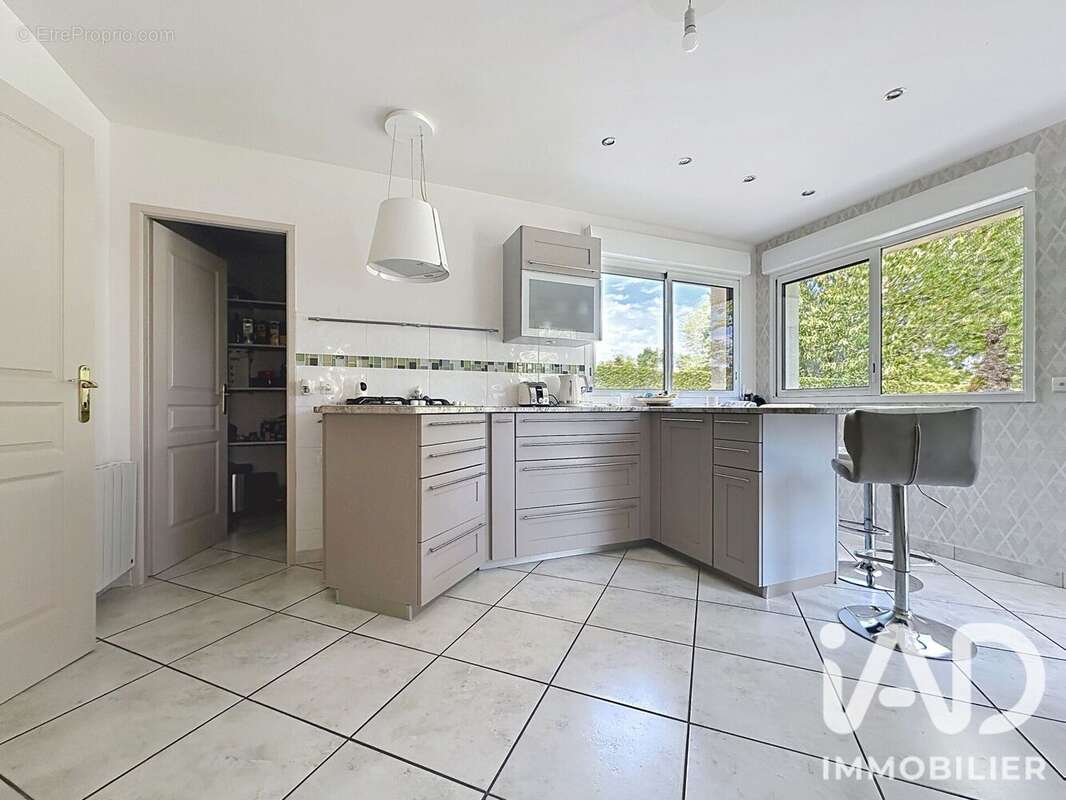 Maison 193 m² à Vieille-Eglise-En-Yvelines  - photo 9