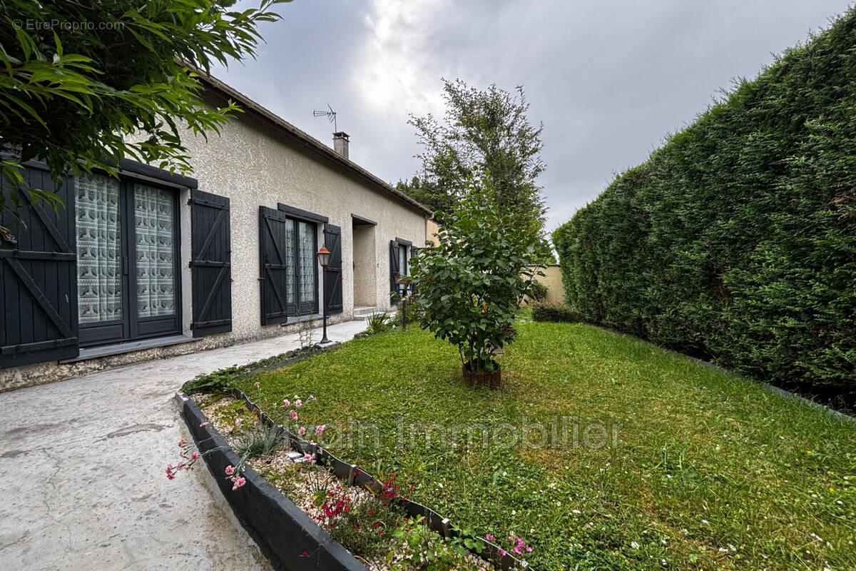 Maison à SAINTE-GENEVIEVE