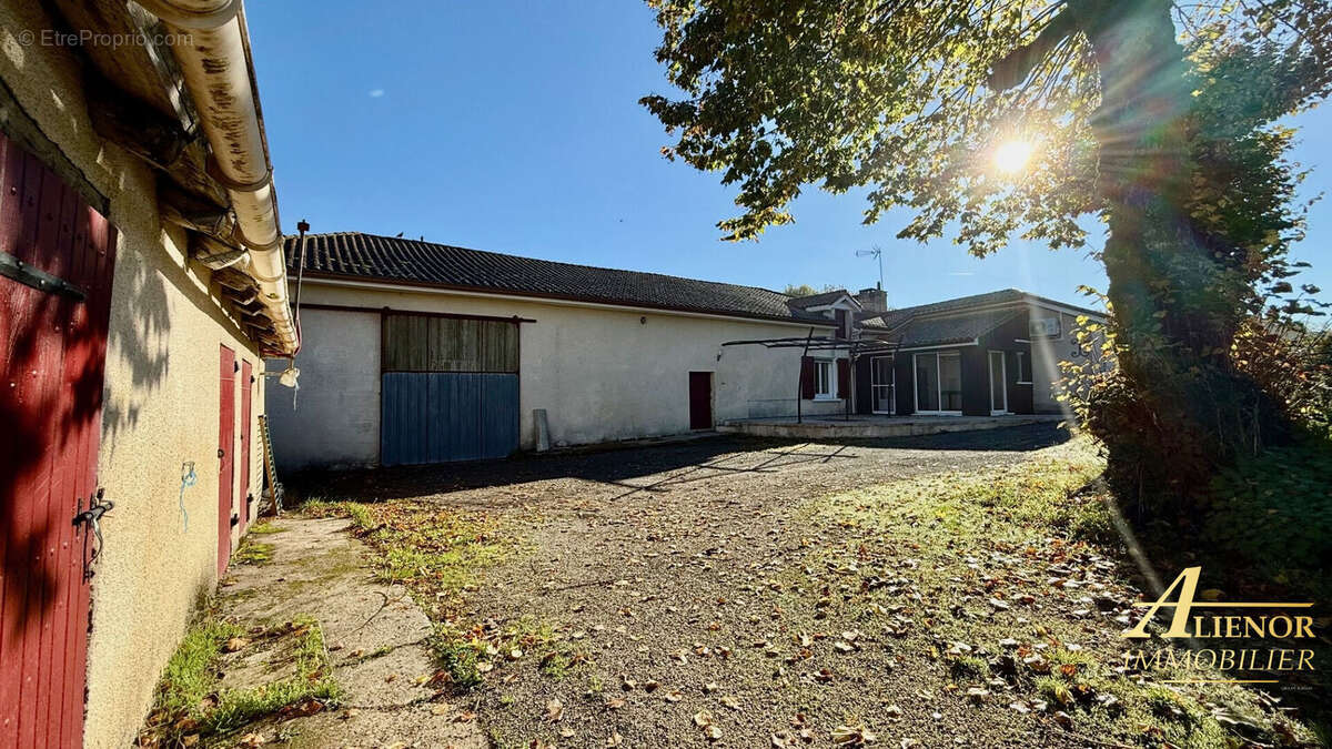 Maison à COULOUNIEIX-CHAMIERS