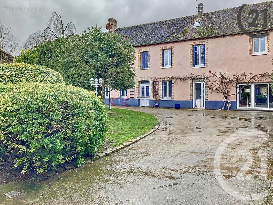 Maison à LES ORMES-SUR-VOULZIE