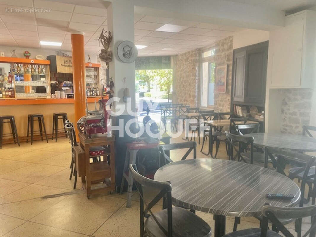 Commerce à VALLAURIS