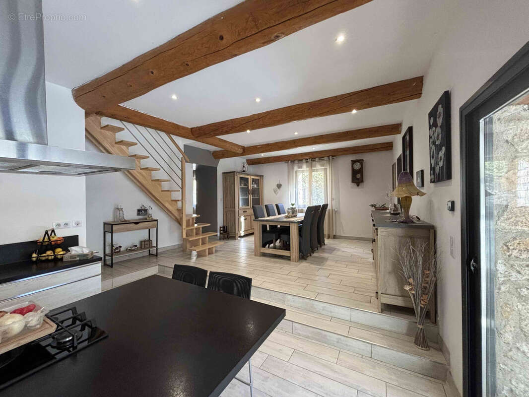 Maison à SAINT-ROMAN-DE-CODIERES