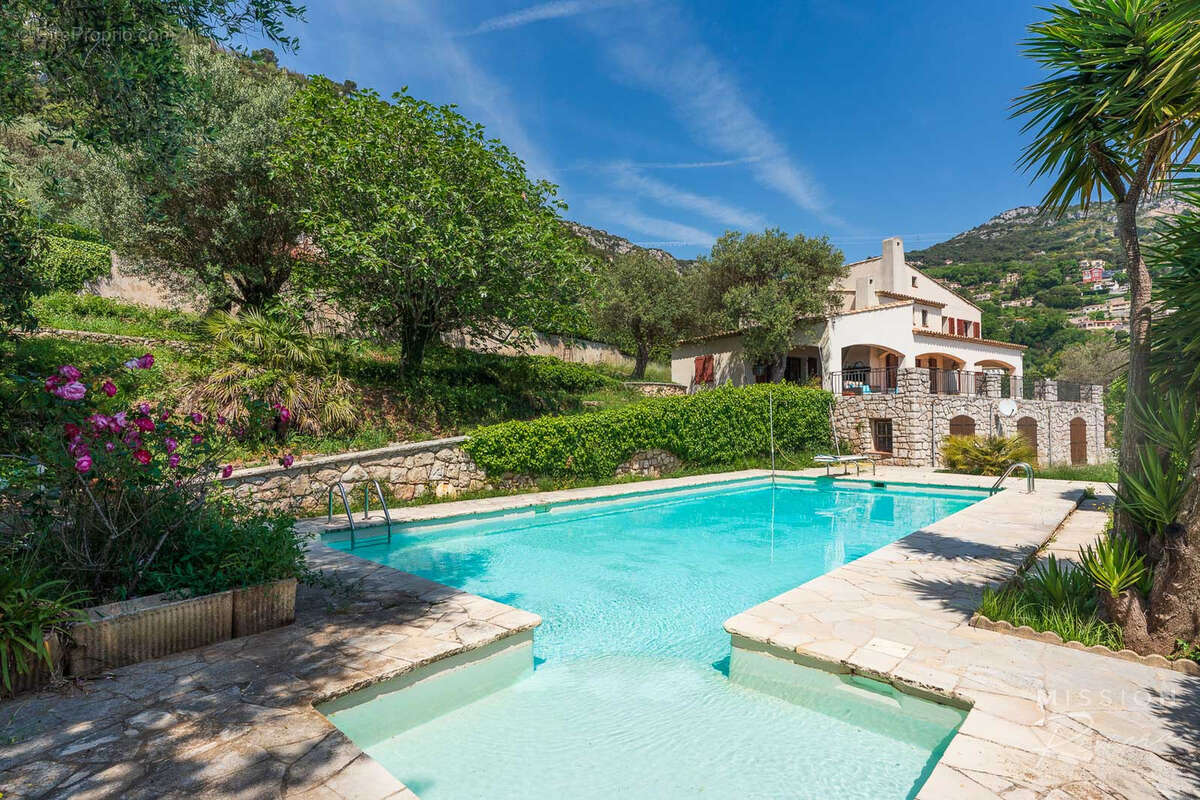 Villa provençale offrant une vue panoramique sur la mer à La Turbie, à 5 minutes de Monaco - photo 2