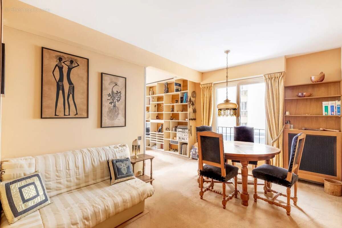 Appartement à PARIS-17E