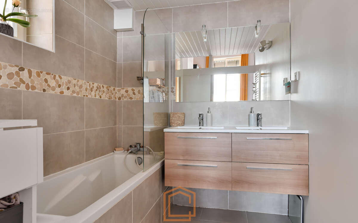 Appartement 81 m2 avec  vue exceptionnelle  - Croix rousse centre - photo 7