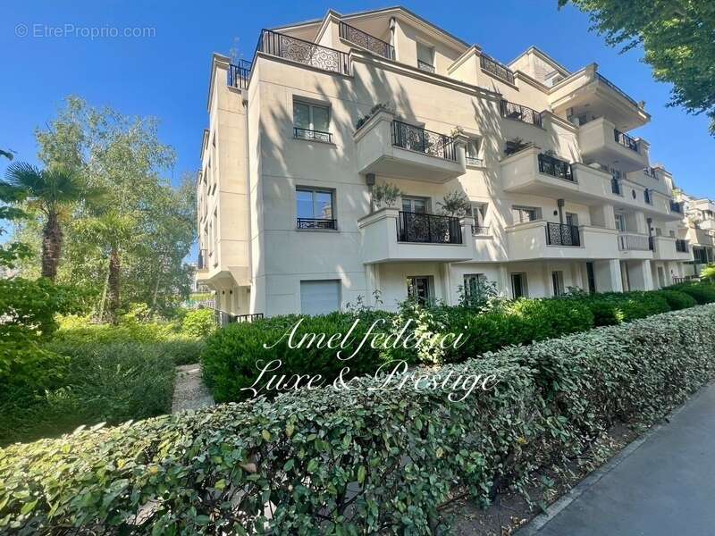 Appartement à NEUILLY-SUR-SEINE