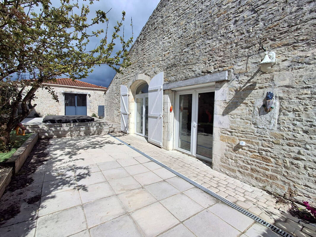 Maison à SAINT-MEDARD-D'AUNIS