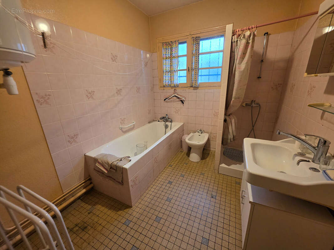 Maison à YZEURES-SUR-CREUSE