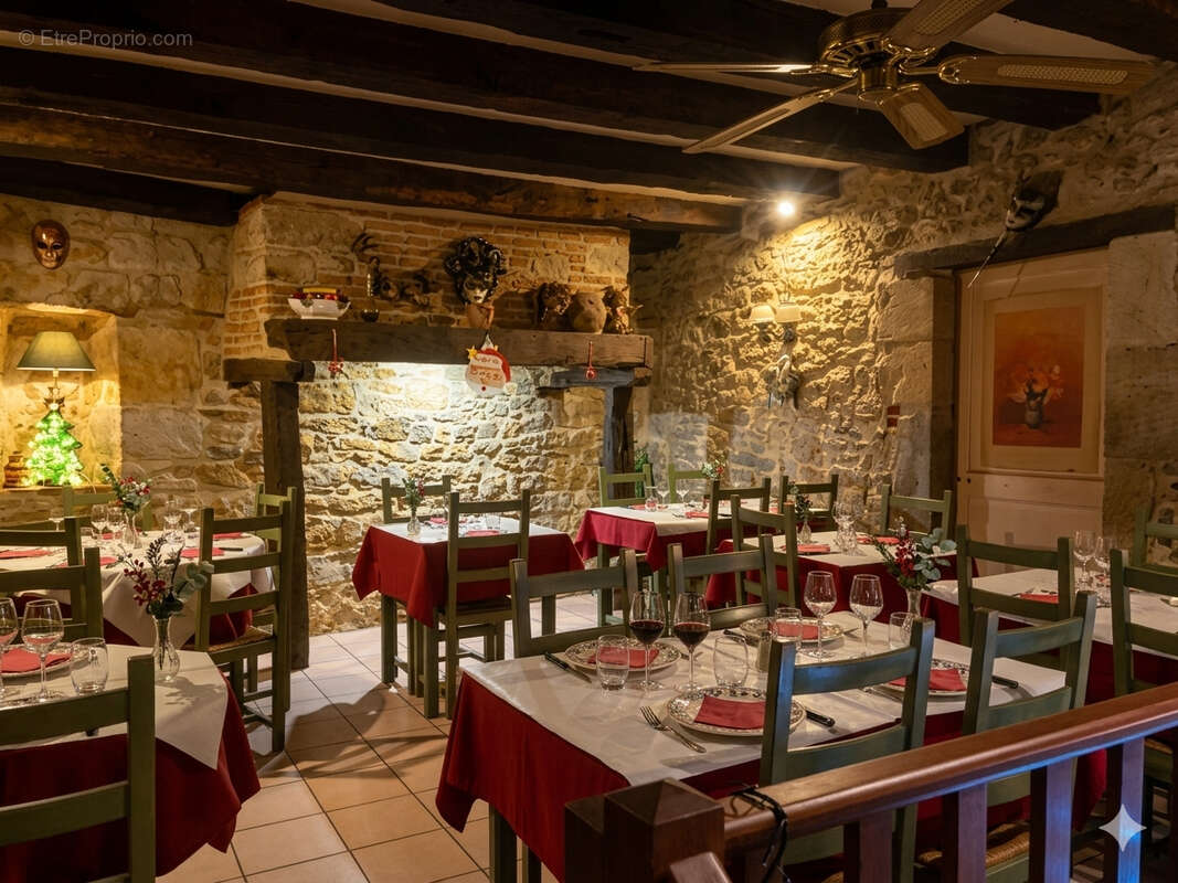 Saint-Céré : Fonds de commerce Pizzeria  - Emplacement Stratégique & Potentiel Inexploité - photo 2