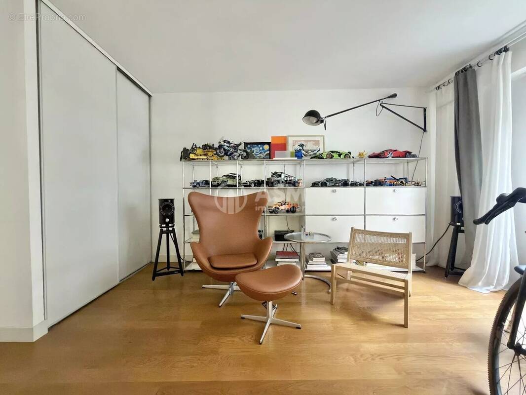 Appartement à COURBEVOIE