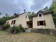 Maison à SAINT-LEON-SUR-VEZERE