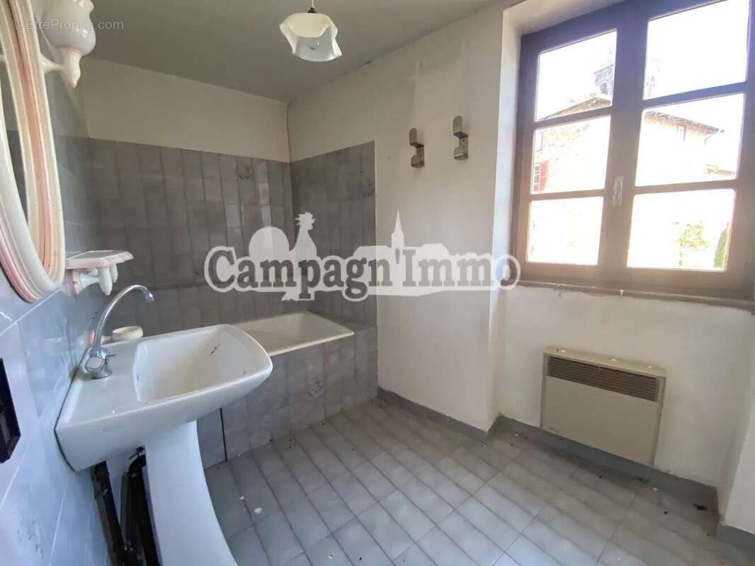 Maison à SAINT-JUST-D&#039;AVRAY