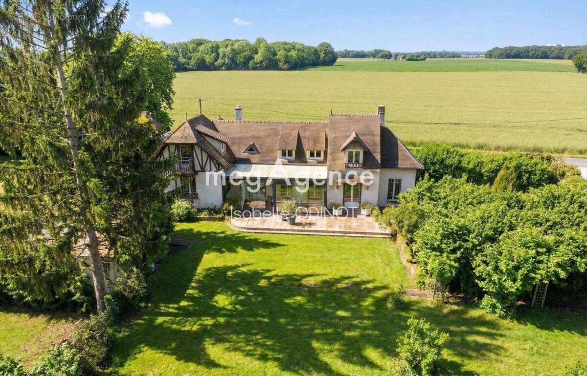 Maison à BEYNES