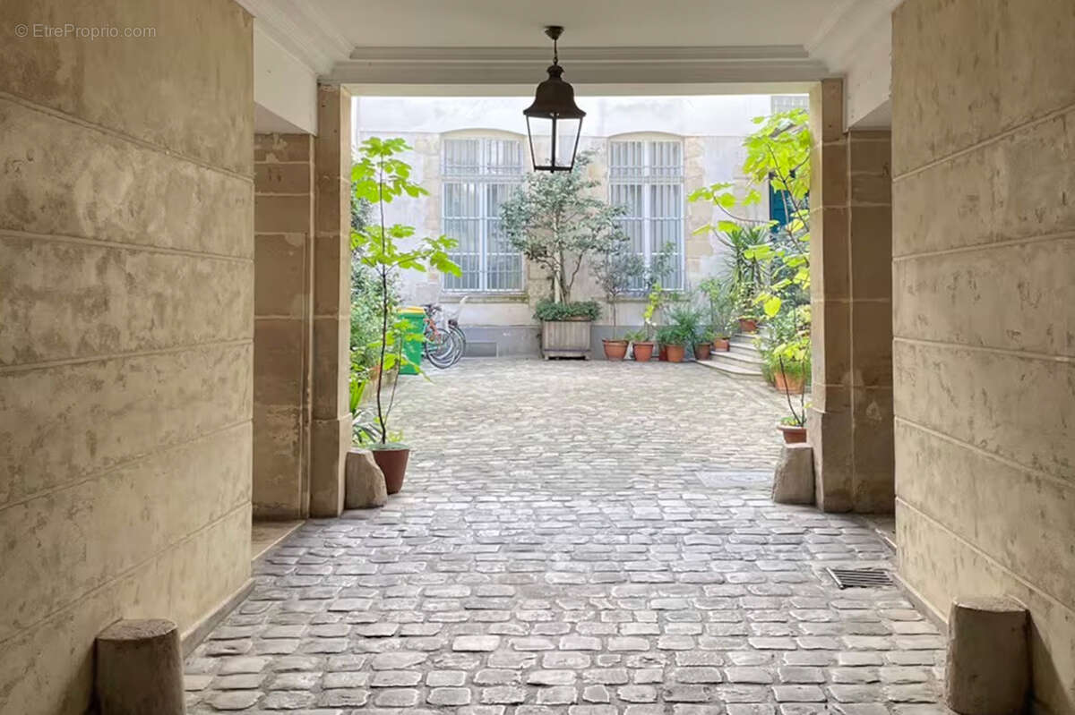 Appartement à PARIS-2E