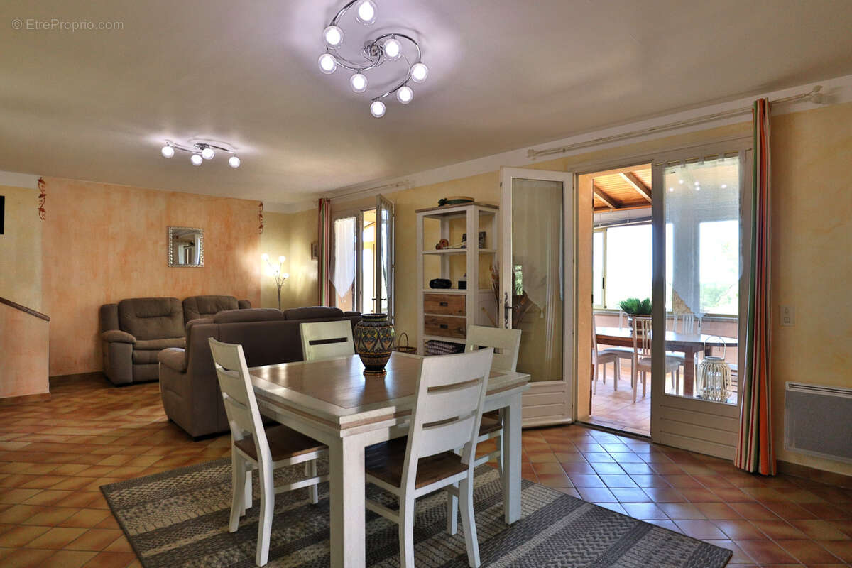 Maison à SAINT-SATURNIN-LES-APT