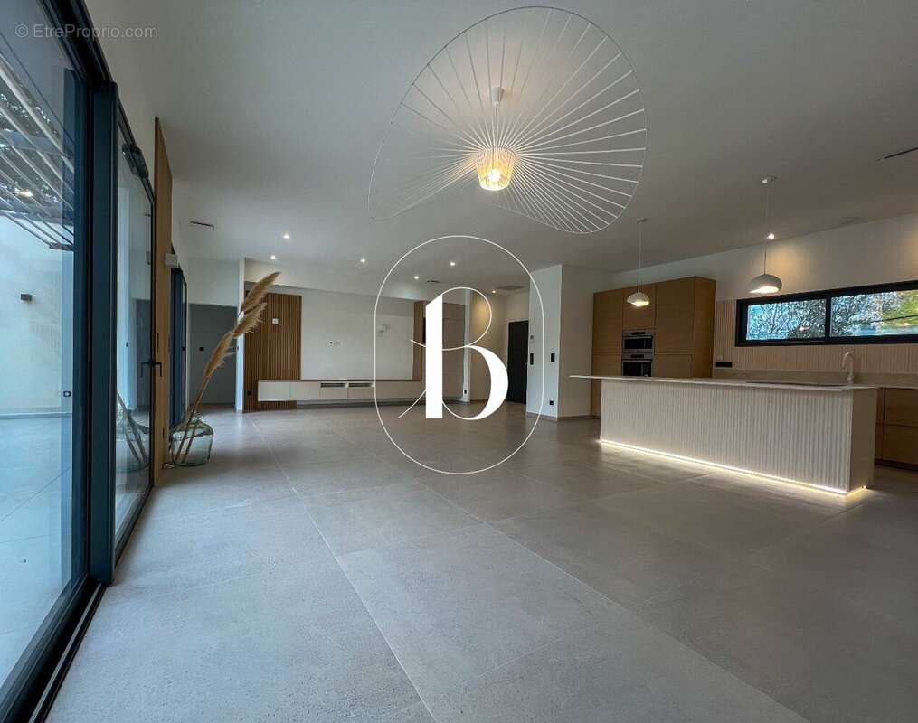 Maison à BAGNOLS-SUR-CEZE