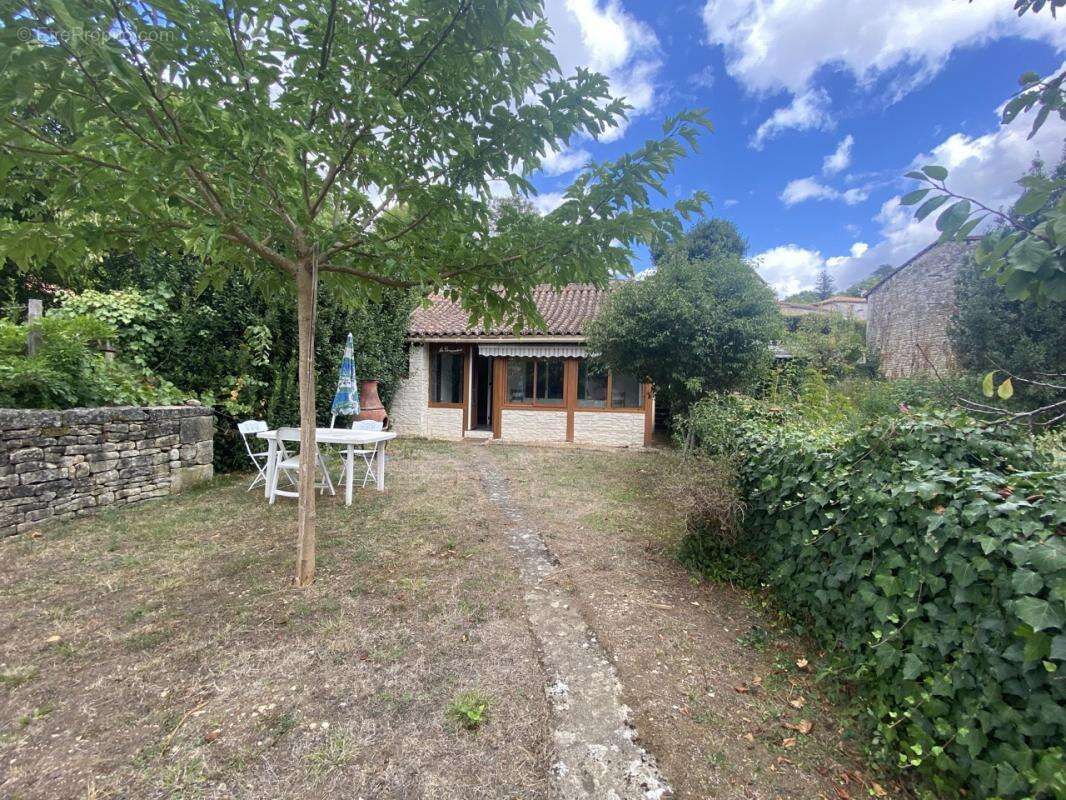 Maison à NANTEUIL-EN-VALLEE