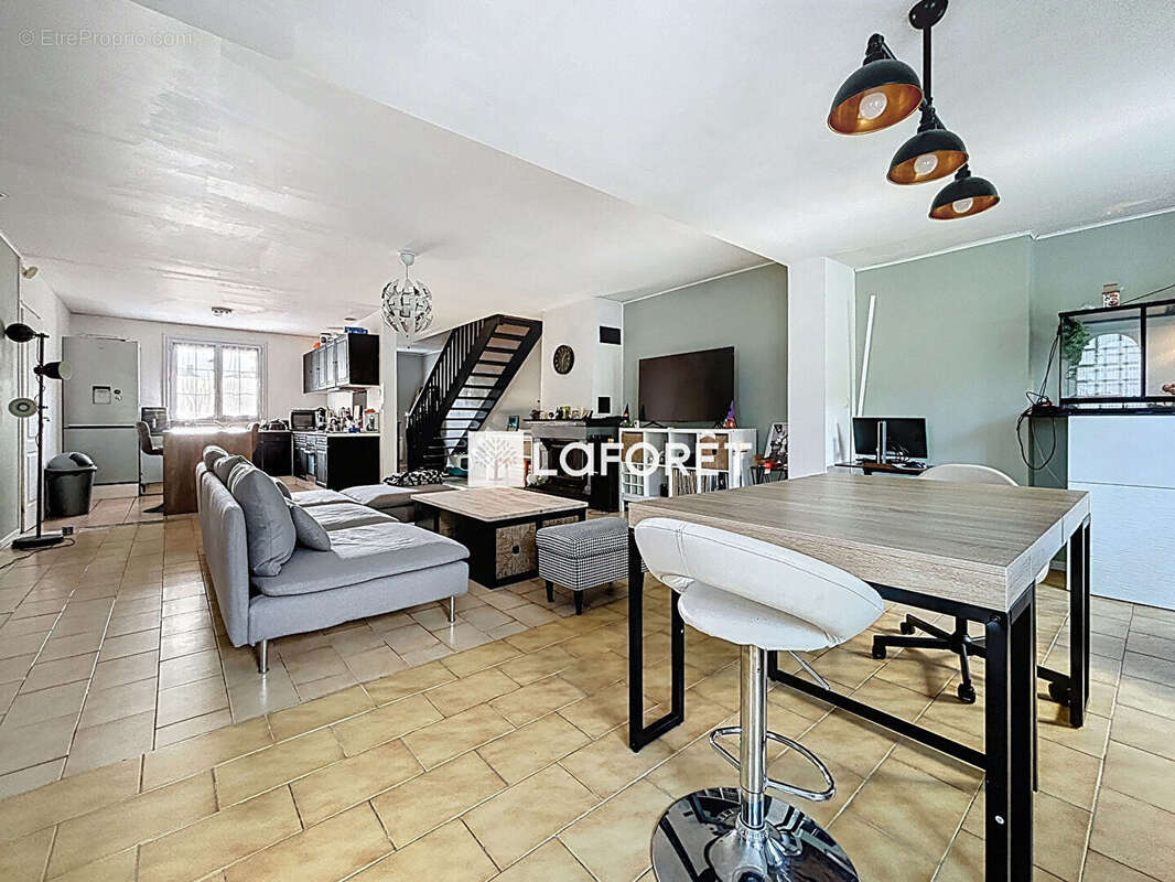 Maison à SAVIGNY-LE-TEMPLE