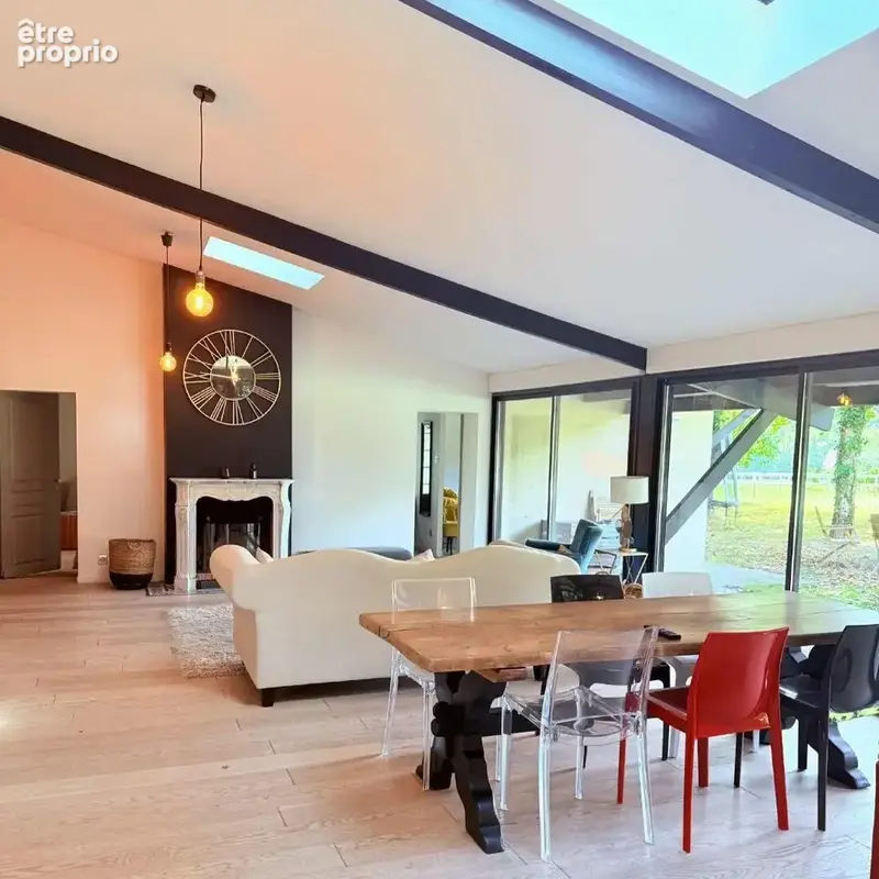 Environnement exceptionnel pour cette girolle rénovée de 148m² - photo 4