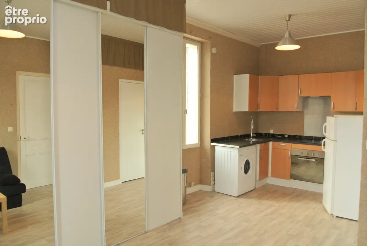A Vendre Studio loué à Mandelieu la Napoule, proches tous commerces. - photo 2