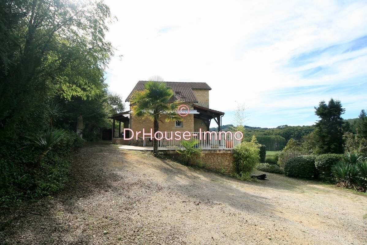 Maison à SAINT-LEON-SUR-VEZERE