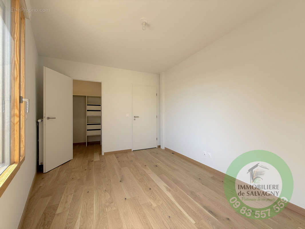 Appartement à LA TOUR-DE-SALVAGNY