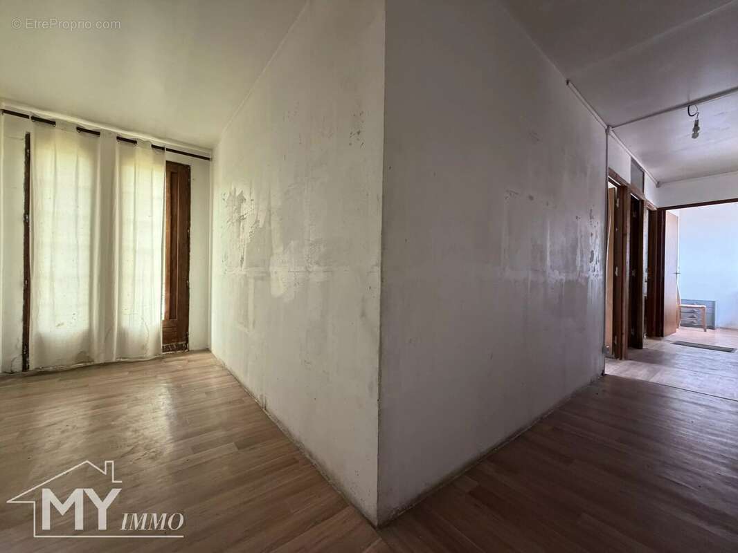 ST PEY DE CASTETS : Ensemble immobilier avec commerce et dépendances - photo 20