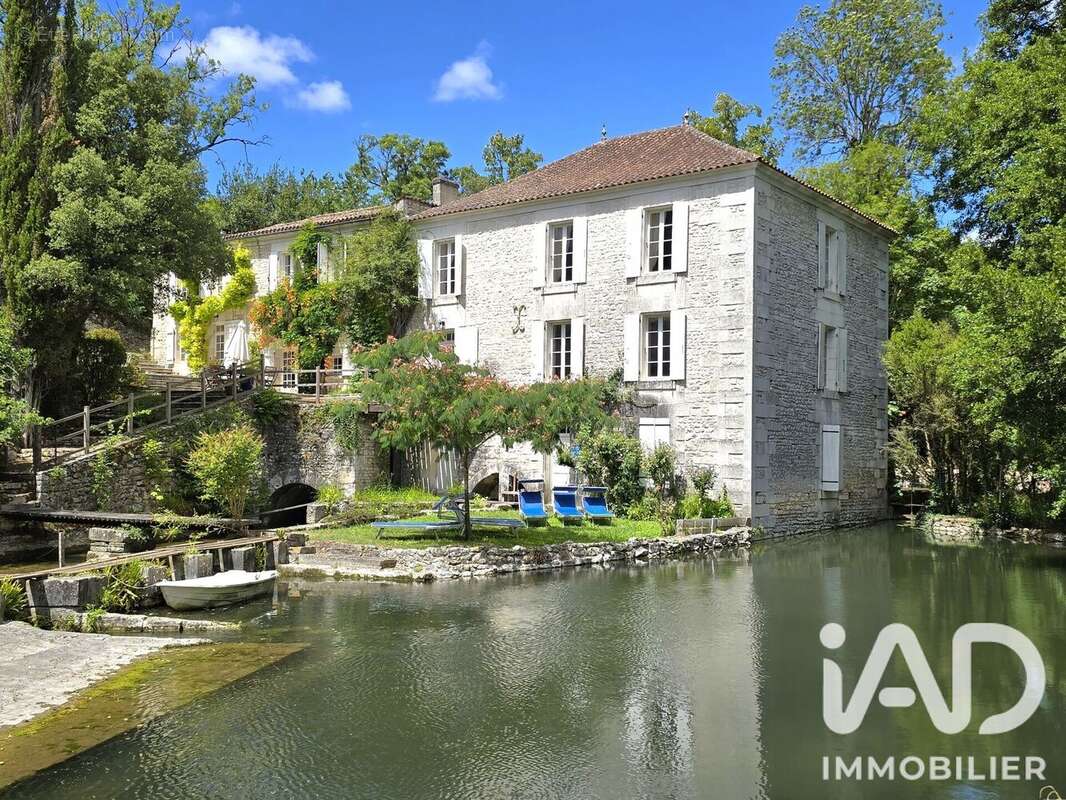 Photo 1 - Maison à GENSAC-LA-PALLUE
