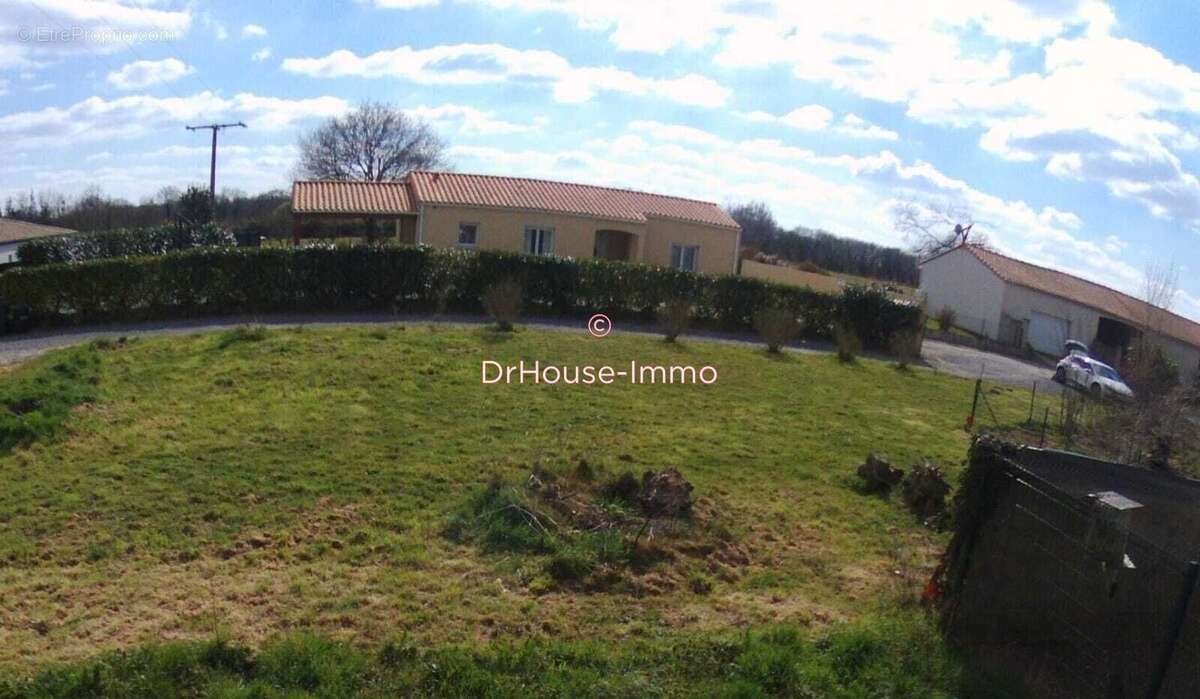 Terrain à LA LIMOUZINIERE