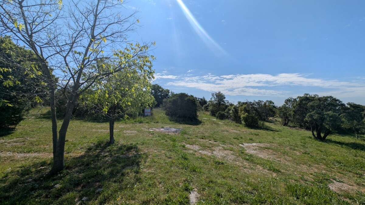 Terrain à CAZEVIEILLE