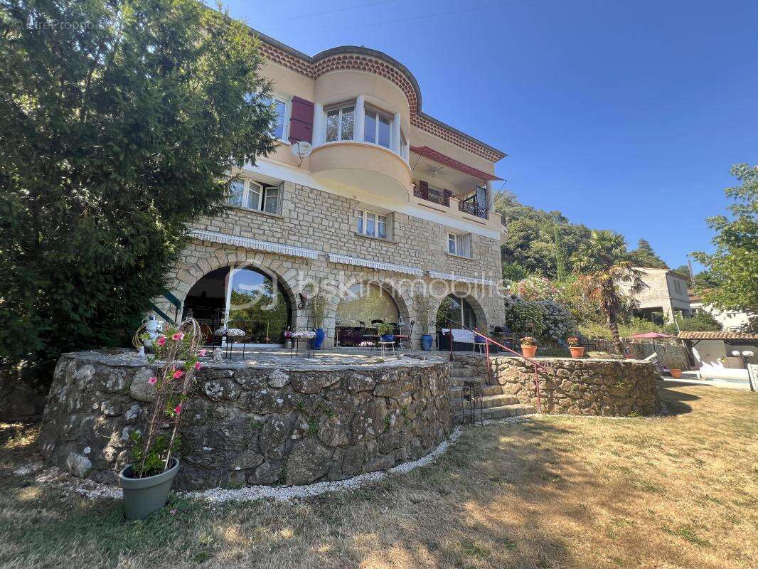 Maison de caractère avec piscine, sauna et fort potentiel à Vals-les-Bains - photo 4