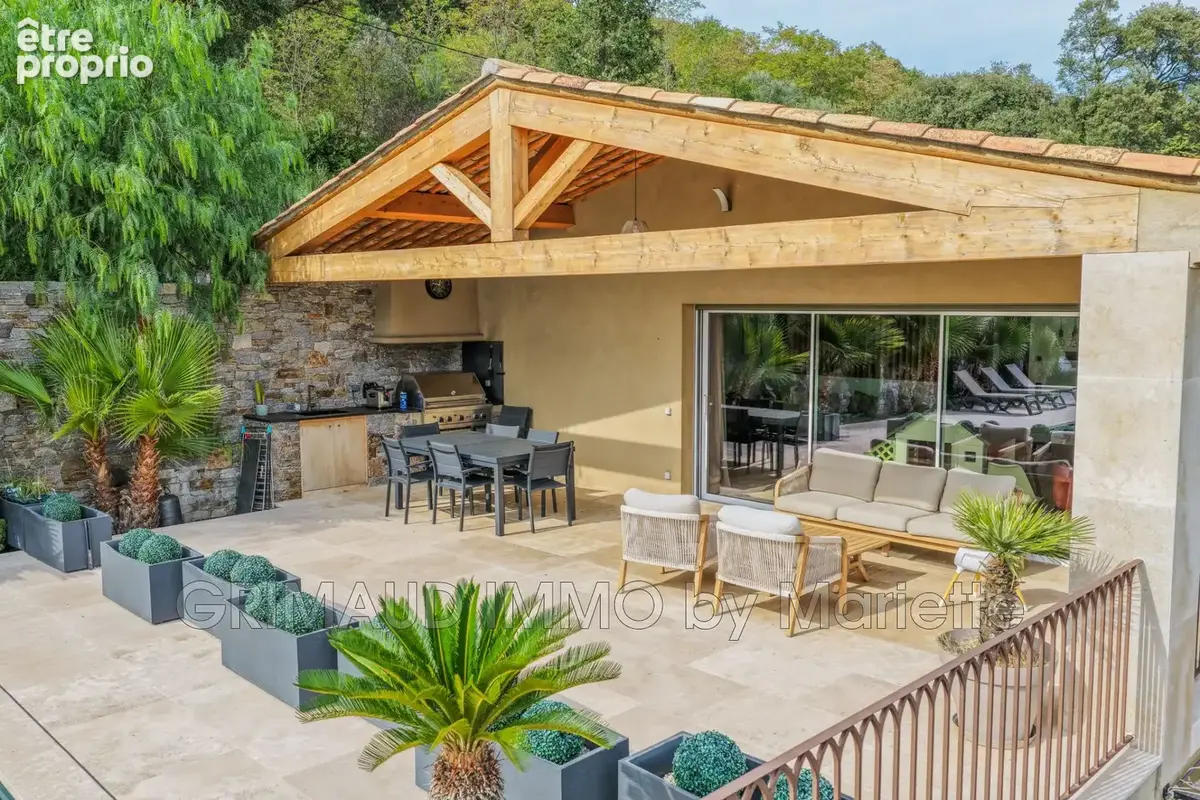 Maison 13 pièces 250 m² à vendre à La Garde-Freinet (83680) - photo 2