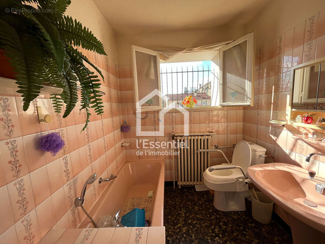 Maison à CHANTELOUP-LES-VIGNES