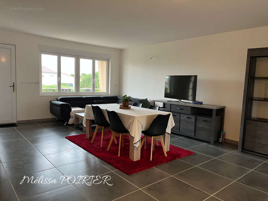 Maison à LES LANDES-GENUSSON