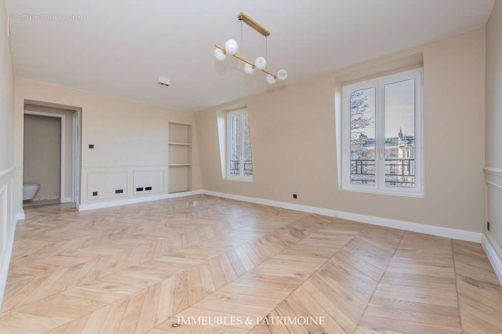 Appartement à PARIS-8E