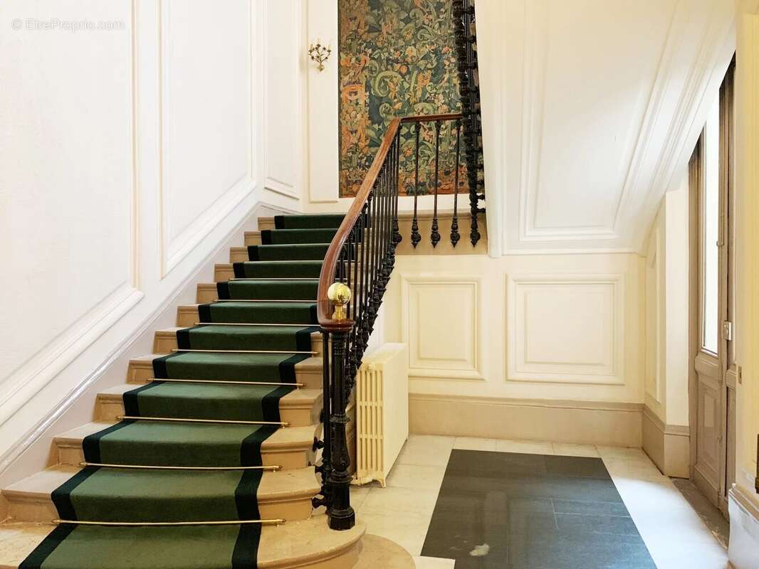 Appartement à PARIS-8E