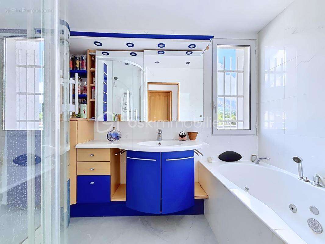 Appartement à MEYLAN