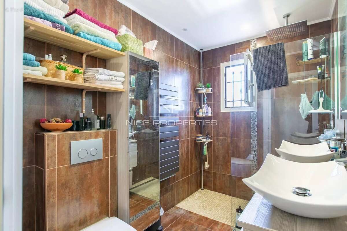 Maison à SAINT-LAURENT-DU-VAR