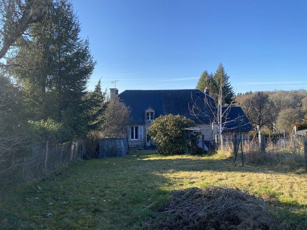 Maison à PEROLS-SUR-VEZERE