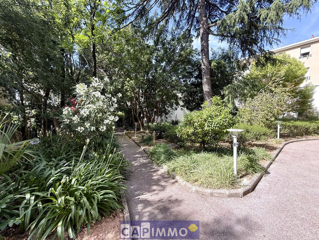 T3 avec terrasse et garage à Toulon Parc Émeraude - photo 6