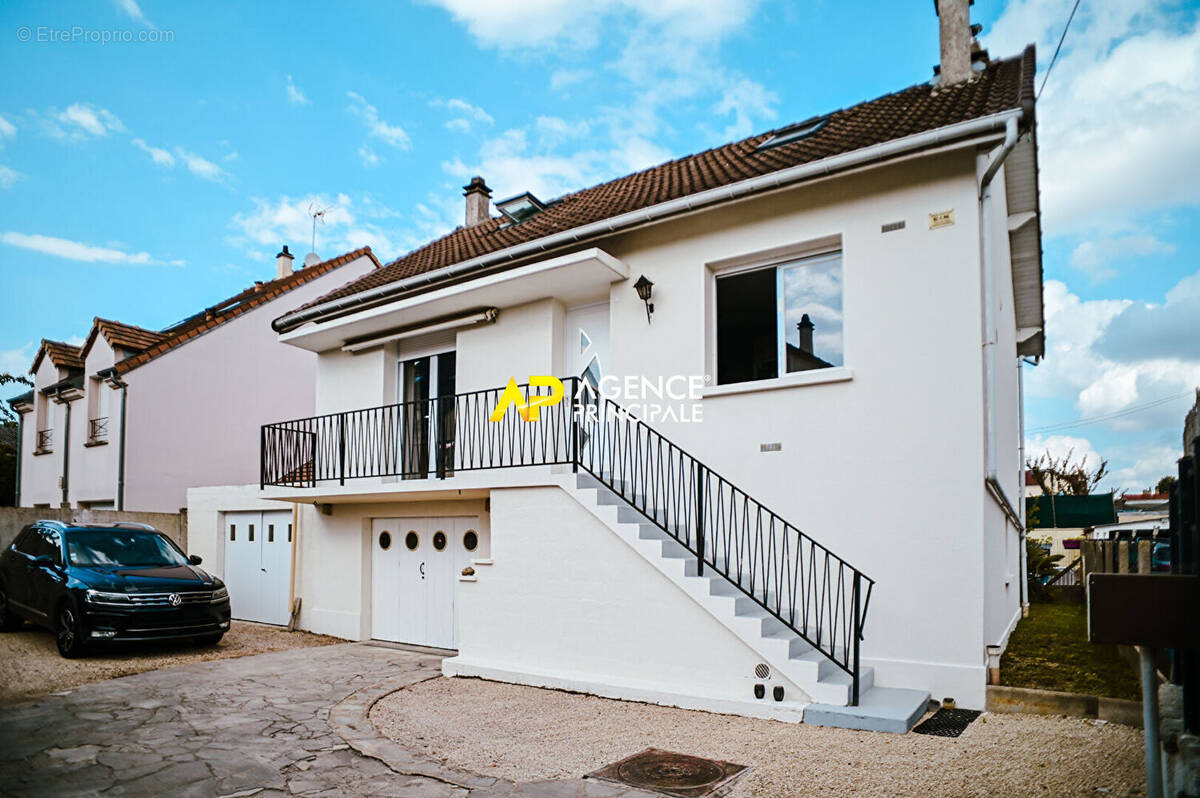 Maison à SARTROUVILLE
