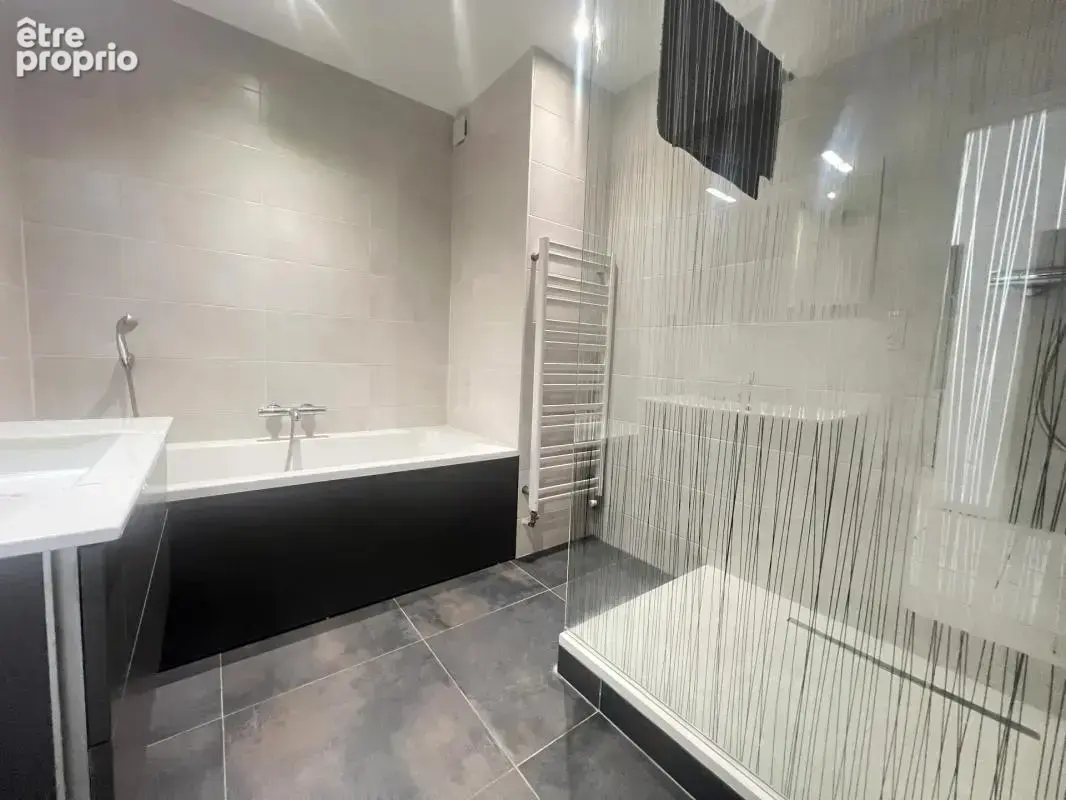 Appartement de 4 pièces de 107 m² à Saint-Étienne - photo 11