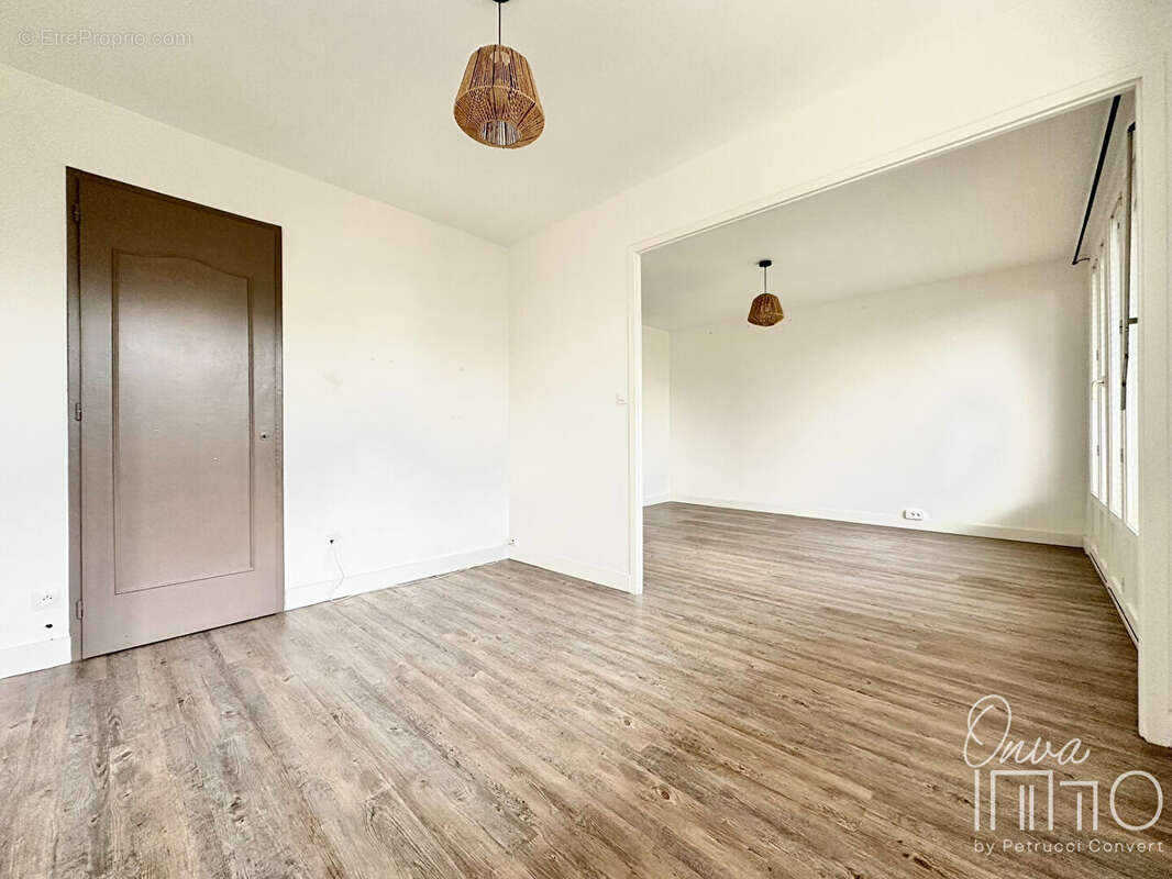 Appartement à NEUVILLE-SUR-SAONE