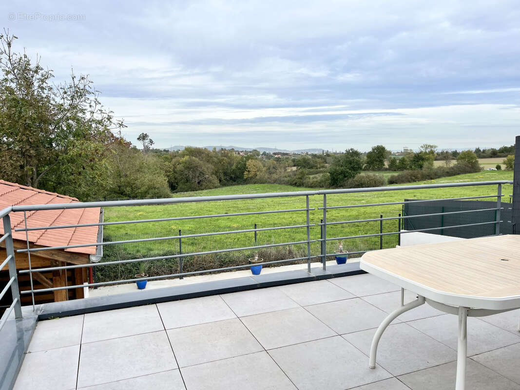 Maison à GREZIEU-LA-VARENNE