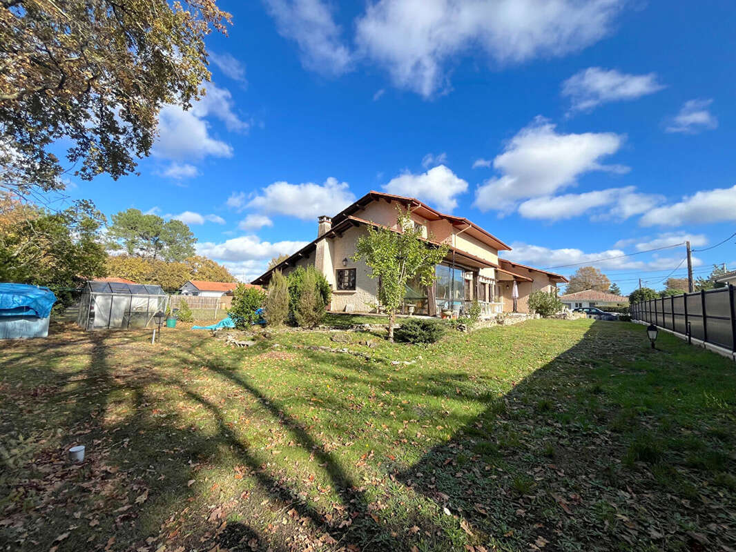 Maison avec garage et grand jardin à vendre à Gujan-Mestras - photo 16