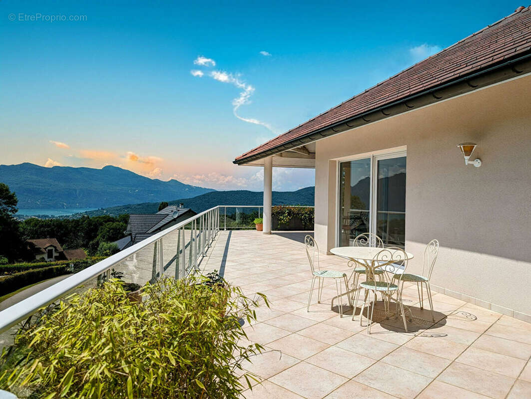Maison à PUGNY-CHATENOD