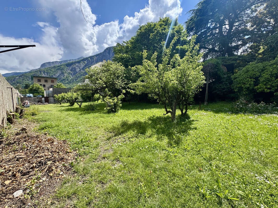 Terrain à SAINT-JEAN-DE-MAURIENNE