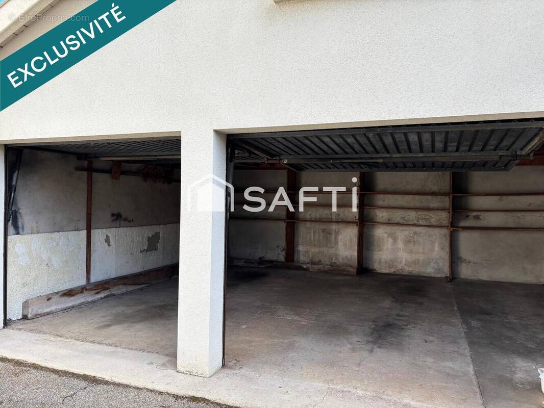 Photo 1 - Parking à OYONNAX