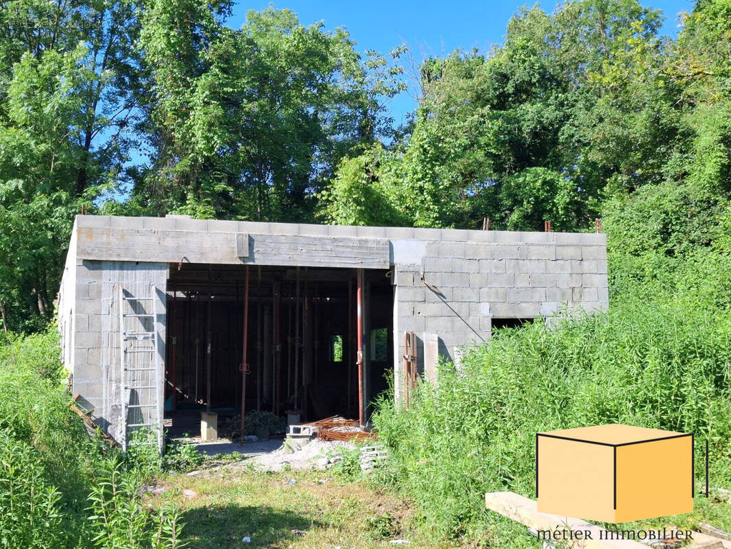 Appartement à CRESSIN-ROCHEFORT