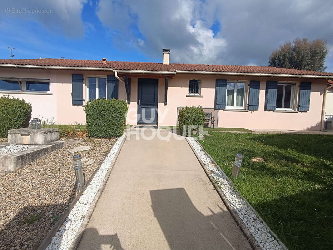 Maison à CHAMBOST-LONGESSAIGNE